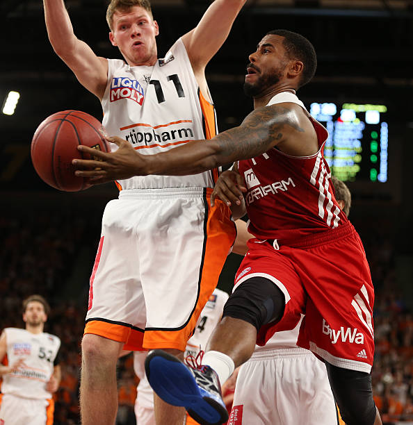 议判罚的多 议判罚的多